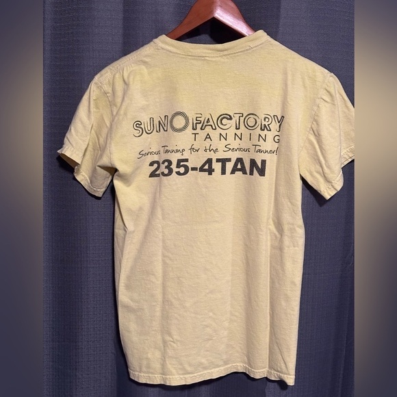 Comfort Colors Sun Factory Tan Shirt “I tan my ass on plexiglass” - Picture 2 of 5